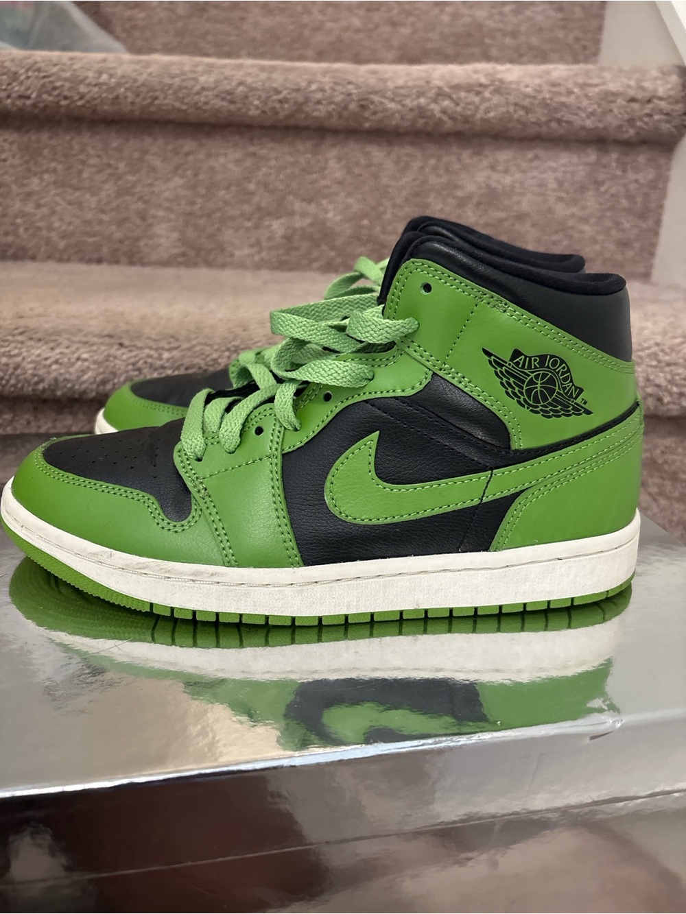 Air Jordan 1 mid  High-Top Sneakers in Black and Green